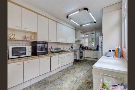 Casa à venda com 451m², 4 quartos e 3 vagas