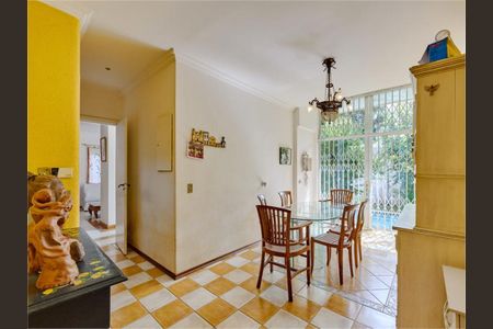 Casa à venda com 451m², 4 quartos e 3 vagas