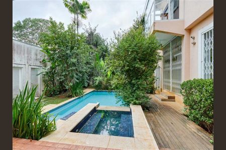 Casa à venda com 451m², 4 quartos e 3 vagas