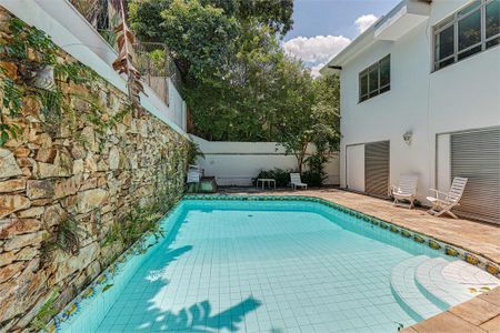 Casa de condomínio à venda com 300m², 4 quartos e 4 vagas
