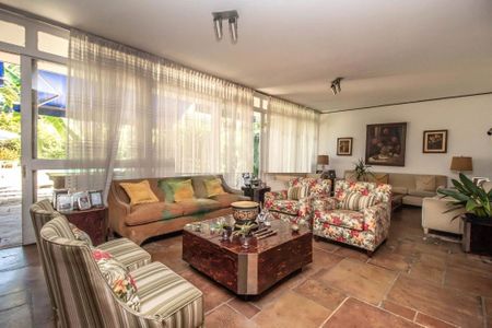 Casa à venda com 350m², 4 quartos e 2 vagas