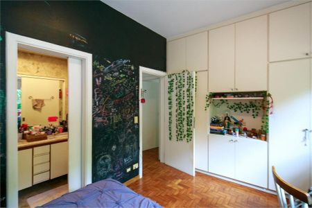 Casa à venda com 3 quartos, 302m² em Jardim Petropolis, São Paulo
