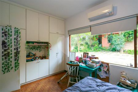 Casa à venda com 3 quartos, 302m² em Jardim Petropolis, São Paulo