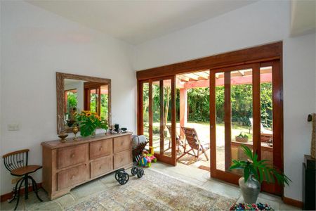 Casa à venda com 3 quartos, 302m² em Jardim Petropolis, São Paulo