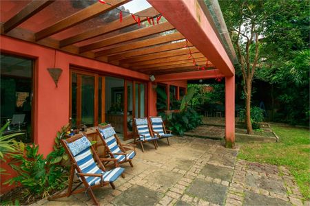 Casa à venda com 302m², 3 quartos e 8 vagas