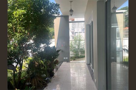 Casa de condomínio à venda com 300m², 3 quartos e 4 vagas