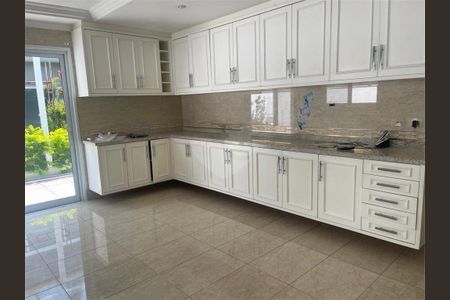 Casa de condomínio à venda com 300m², 3 quartos e 4 vagas