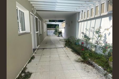 Casa de condomínio à venda com 300m², 3 quartos e 4 vagas