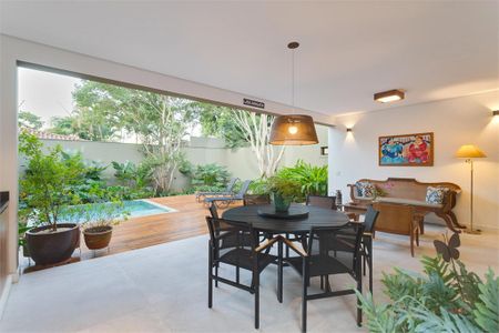 Casa à venda com 330m², 3 quartos e 6 vagas