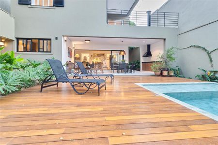 Casa à venda com 330m², 3 quartos e 6 vagas