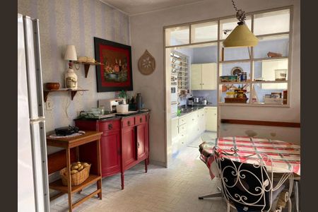 Casa à venda com 563m², 4 quartos e 2 vagas