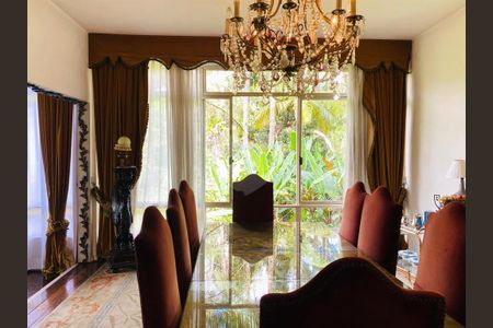 Casa à venda com 563m², 4 quartos e 2 vagas
