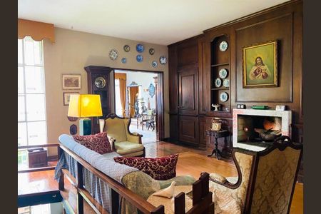 Casa à venda com 563m², 4 quartos e 2 vagas