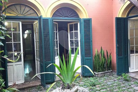 Casa à venda com 342m², 5 quartos e 8 vagas