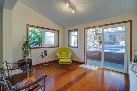 Casa de condomínio à venda com 360m², 4 quartos e 2 vagas