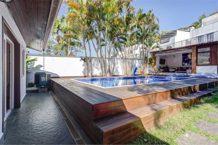 Casa de condomínio à venda com 360m², 4 quartos e 2 vagas