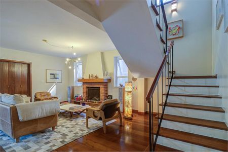 Casa de condomínio à venda com 360m², 4 quartos e 2 vagas