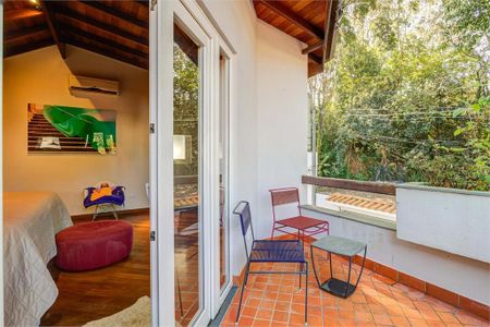 Casa de condomínio à venda com 360m², 4 quartos e 2 vagas