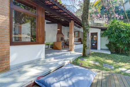 Casa de condomínio à venda com 360m², 4 quartos e 2 vagas