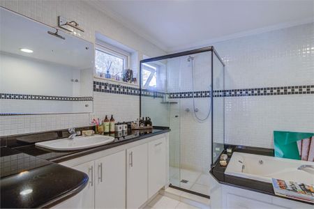 Casa de condomínio à venda com 360m², 4 quartos e 2 vagas