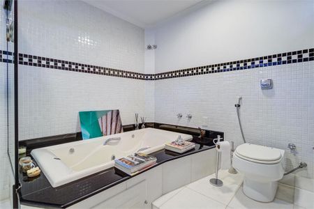 Casa de condomínio à venda com 360m², 4 quartos e 2 vagas