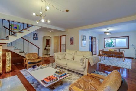 Casa de condomínio à venda com 360m², 4 quartos e 2 vagas