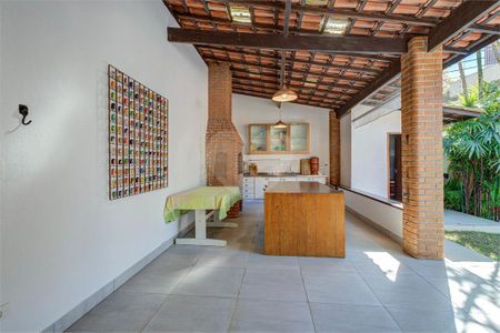 Casa de condomínio à venda com 360m², 4 quartos e 2 vagas