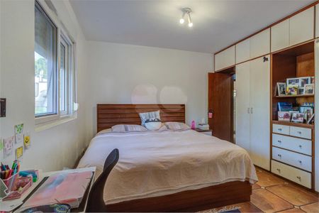 Casa de condomínio à venda com 360m², 4 quartos e 2 vagas