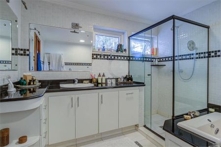 Casa de condomínio à venda com 360m², 4 quartos e 2 vagas