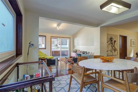 Casa de condomínio à venda com 360m², 4 quartos e 2 vagas