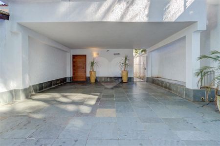 Casa de condomínio à venda com 360m², 4 quartos e 2 vagas