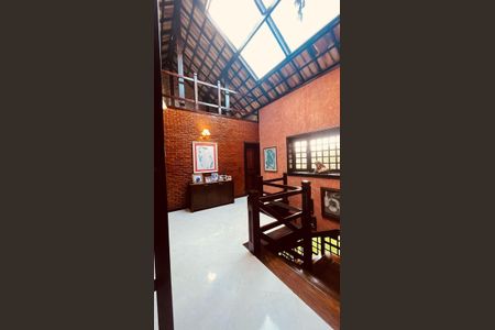 Casa de condomínio à venda com 385m², 5 quartos e 4 vagasAcesso