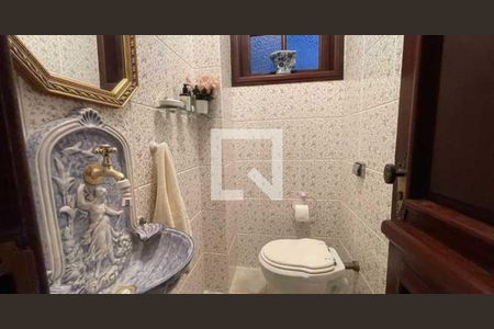 Casa de condomínio à venda com 385m², 5 quartos e 4 vagasBanheiro 5