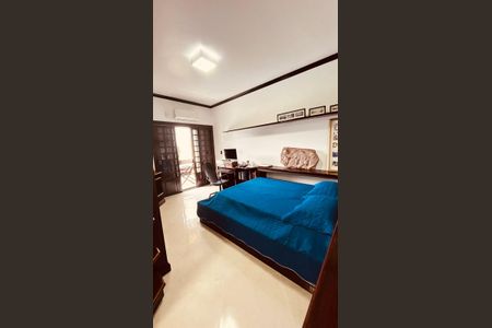 Casa de condomínio à venda com 385m², 5 quartos e 4 vagasQuarto 2