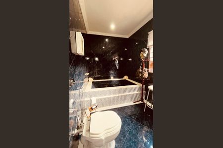 Casa de condomínio à venda com 385m², 5 quartos e 4 vagasBanheiro 2