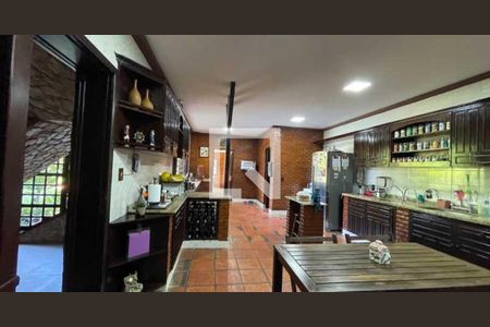 Casa de condomínio à venda com 385m², 5 quartos e 4 vagasCozinha