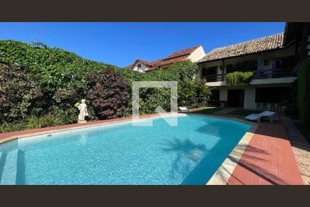 Casa de condomínio à venda com 385m², 5 quartos e 4 vagasÁrea Externa