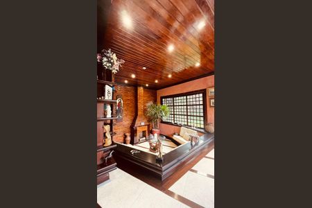 Casa de condomínio à venda com 385m², 5 quartos e 4 vagasSala