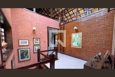 Casa de condomínio à venda com 385m², 5 quartos e 4 vagasAcesso