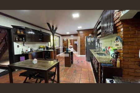 Casa de condomínio à venda com 385m², 5 quartos e 4 vagasCozinha