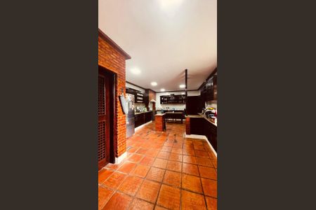 Casa de condomínio à venda com 385m², 5 quartos e 4 vagasCozinha