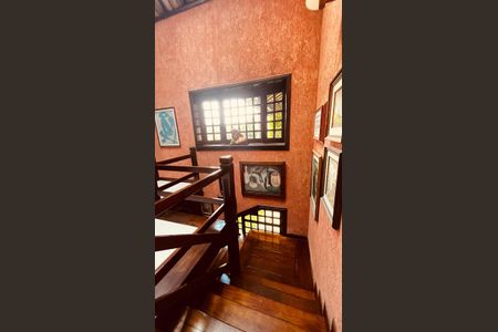 Casa de condomínio à venda com 385m², 5 quartos e 4 vagasAcesso