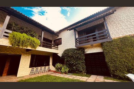 Casa de condomínio à venda com 385m², 5 quartos e 4 vagasÁrea Externa