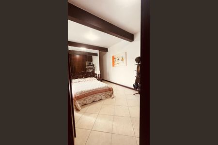 Casa de condomínio à venda com 385m², 5 quartos e 4 vagasQuarto 3