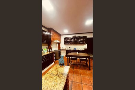 Casa de condomínio à venda com 385m², 5 quartos e 4 vagasCozinha