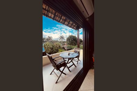 Casa de condomínio à venda com 385m², 5 quartos e 4 vagasVaranda