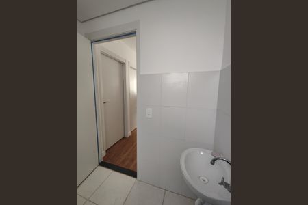 Banheiro de apartamento para alugar com 2 quartos, 43m² em Centro, Contagem