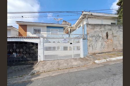 Casa à venda com 116m², 3 quartos e 2 vagas Casa à venda com 116m², 3 quartos e 2 vagasFachada