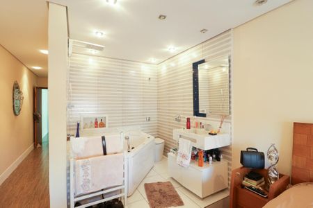 Casa à venda com 217m², 2 quartos e 5 vagas Casa à venda com 217m², 2 quartos e 5 vagas Banheiro da Suíte 1