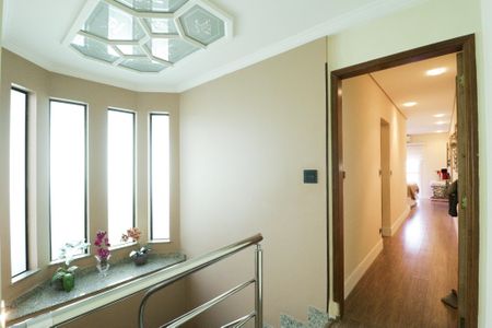 Casa à venda com 217m², 2 quartos e 5 vagas Casa à venda com 217m², 2 quartos e 5 vagasEscada